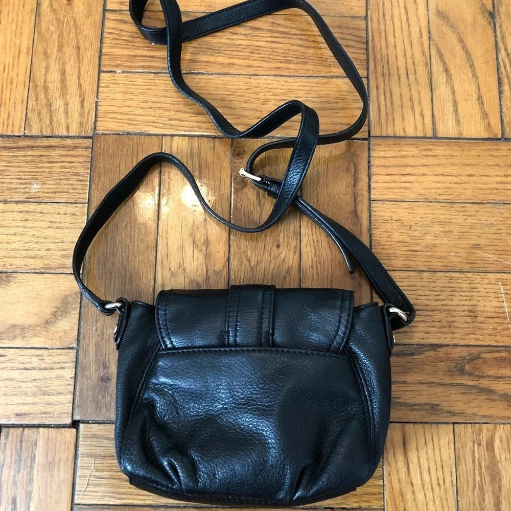 Michael Kors Leather Crossbody Purse - Picture 4 of 9